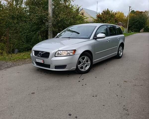 Серый Вольво В50, объемом двигателя 1.6 л и пробегом 200 тыс. км за 7800 $, фото 1 на Automoto.ua