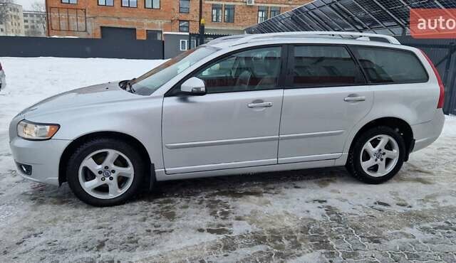 Сірий Вольво V50, об'ємом двигуна 1.6 л та пробігом 238 тис. км за 7800 $, фото 1 на Automoto.ua