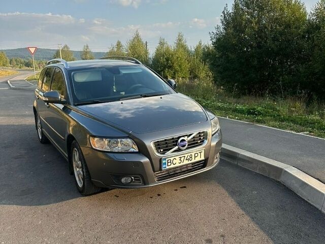 Сірий Вольво V50, об'ємом двигуна 1.6 л та пробігом 253 тис. км за 7600 $, фото 1 на Automoto.ua