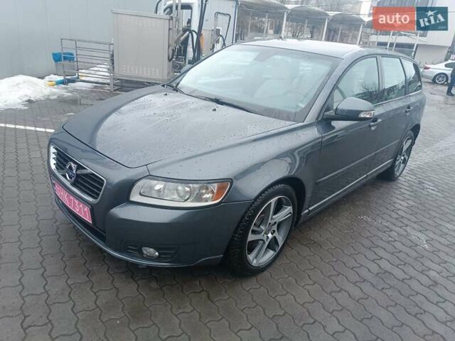Серый Вольво В50, объемом двигателя 2 л и пробегом 113 тыс. км за 9650 $, фото 1 на Automoto.ua