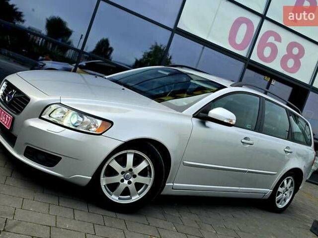 Сірий Вольво V50, об'ємом двигуна 2 л та пробігом 260 тис. км за 9750 $, фото 1 на Automoto.ua