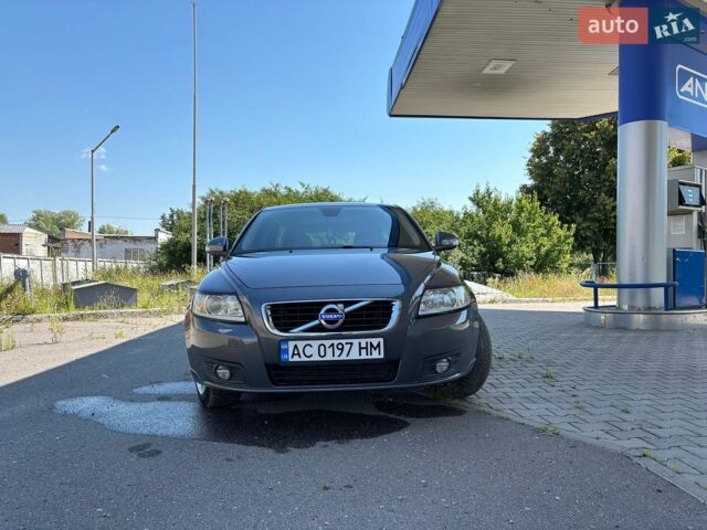 Серый Вольво В50, объемом двигателя 1.56 л и пробегом 280 тыс. км за 7150 $, фото 1 на Automoto.ua