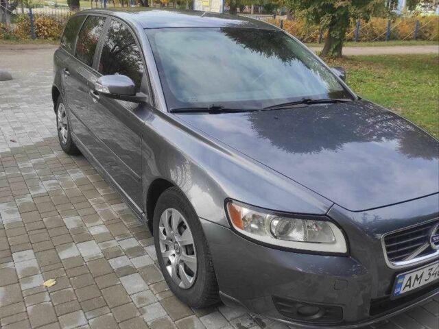 Серый Вольво В50, объемом двигателя 1.6 л и пробегом 226 тыс. км за 7300 $, фото 1 на Automoto.ua