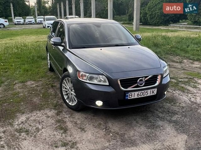 Серый Вольво В50, объемом двигателя 1.98 л и пробегом 207 тыс. км за 9400 $, фото 1 на Automoto.ua