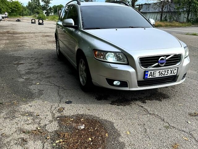 Серый Вольво В50, объемом двигателя 1.6 л и пробегом 250 тыс. км за 7200 $, фото 1 на Automoto.ua