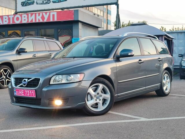 Серый Вольво В50, объемом двигателя 1.6 л и пробегом 260 тыс. км за 8700 $, фото 1 на Automoto.ua