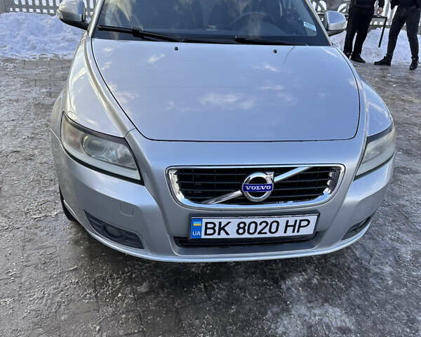 Сірий Вольво V50, об'ємом двигуна 1.56 л та пробігом 263 тис. км за 7800 $, фото 1 на Automoto.ua