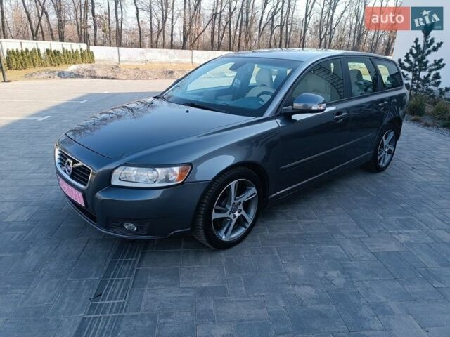 Серый Вольво В50, объемом двигателя 2 л и пробегом 113 тыс. км за 9650 $, фото 1 на Automoto.ua