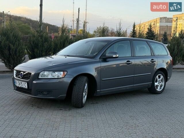 Серый Вольво В50, объемом двигателя 1.6 л и пробегом 245 тыс. км за 7800 $, фото 1 на Automoto.ua