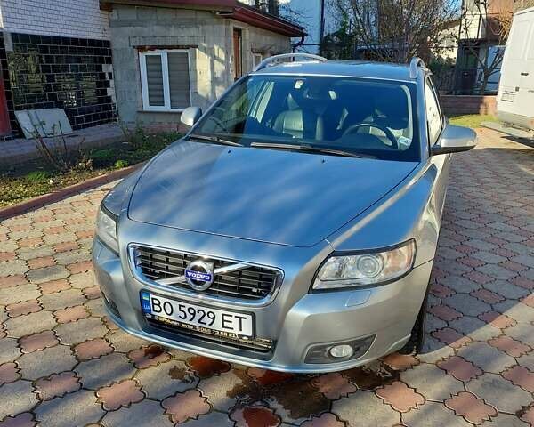 Сірий Вольво V50, об'ємом двигуна 1.6 л та пробігом 252 тис. км за 7600 $, фото 1 на Automoto.ua
