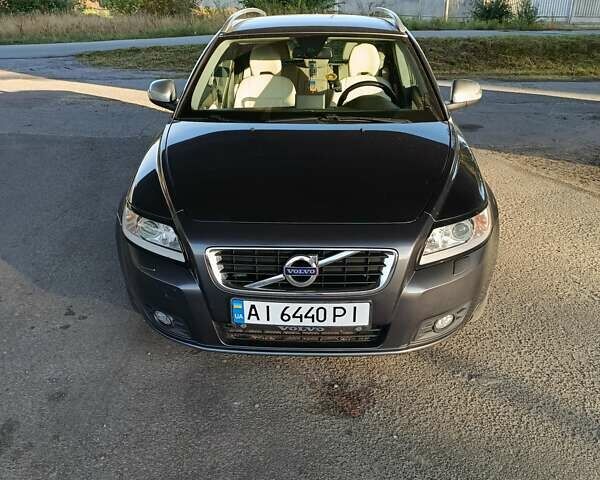Серый Вольво В50, объемом двигателя 1.56 л и пробегом 230 тыс. км за 8300 $, фото 1 на Automoto.ua