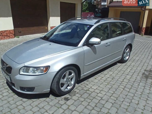 Серый Вольво В50, объемом двигателя 1.56 л и пробегом 233 тыс. км за 8850 $, фото 1 на Automoto.ua