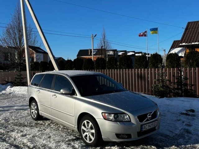 Серый Вольво В50, объемом двигателя 1.98 л и пробегом 283 тыс. км за 9000 $, фото 1 на Automoto.ua