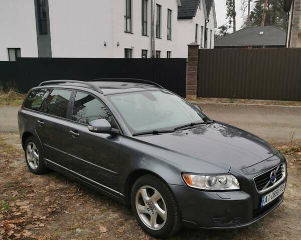 Серый Вольво В50, объемом двигателя 2 л и пробегом 240 тыс. км за 9600 $, фото 1 на Automoto.ua