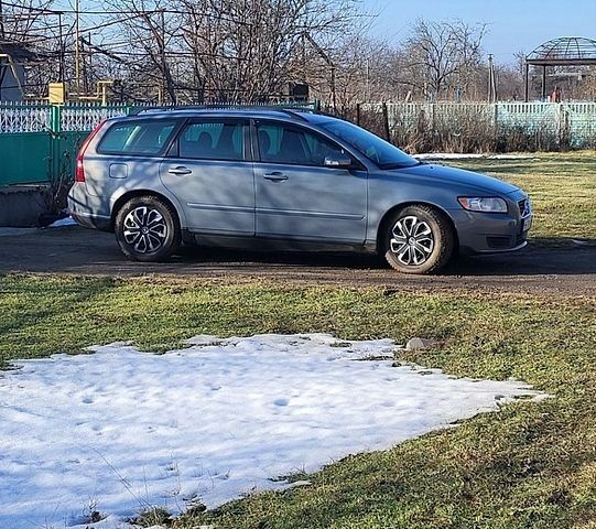 Сірий Вольво V50, об'ємом двигуна 1.6 л та пробігом 239 тис. км за 7500 $, фото 1 на Automoto.ua