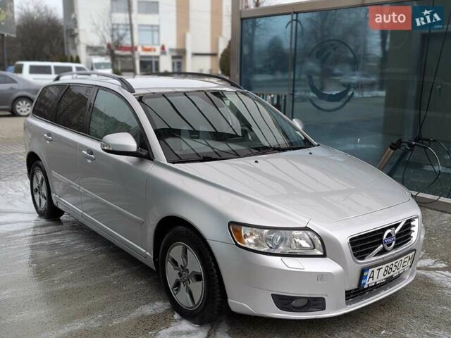 Серый Вольво В50, объемом двигателя 1.6 л и пробегом 251 тыс. км за 7250 $, фото 1 на Automoto.ua