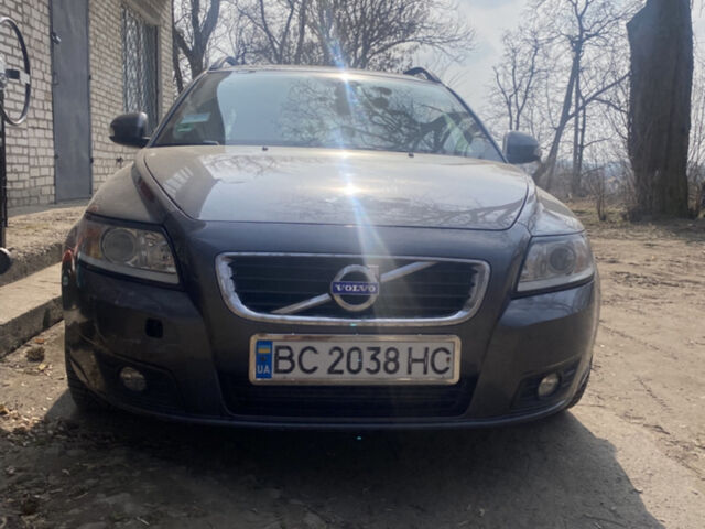 Серый Вольво В50, объемом двигателя 1.6 л и пробегом 299 тыс. км за 6500 $, фото 1 на Automoto.ua