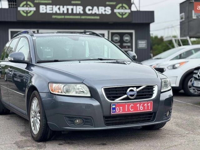 Серый Вольво В50, объемом двигателя 1.6 л и пробегом 249 тыс. км за 7900 $, фото 1 на Automoto.ua