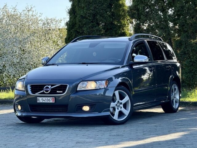 Серый Вольво В50, объемом двигателя 1.6 л и пробегом 230 тыс. км за 9499 $, фото 1 на Automoto.ua