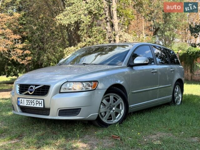 Серый Вольво В50, объемом двигателя 1.56 л и пробегом 262 тыс. км за 6600 $, фото 1 на Automoto.ua