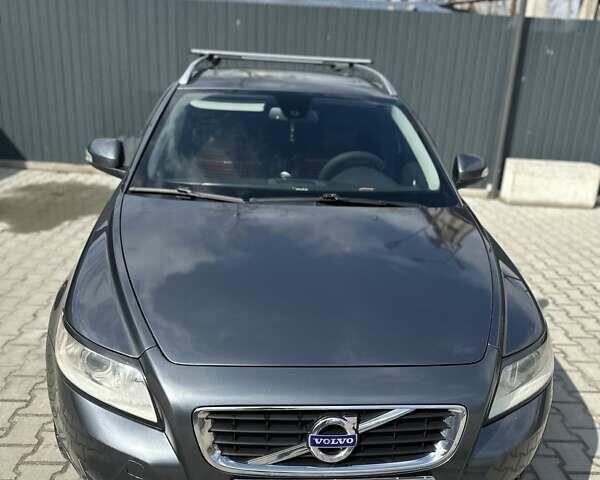 Серый Вольво В50, объемом двигателя 1.56 л и пробегом 251 тыс. км за 8700 $, фото 1 на Automoto.ua