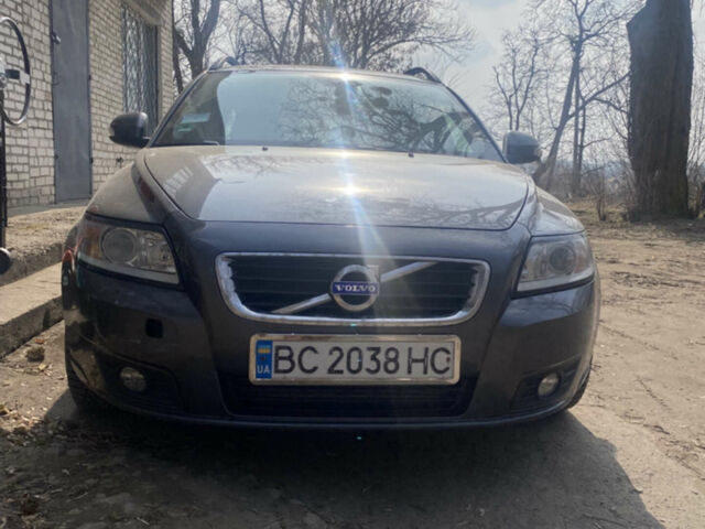 Серый Вольво В50, объемом двигателя 1.6 л и пробегом 299 тыс. км за 6200 $, фото 1 на Automoto.ua