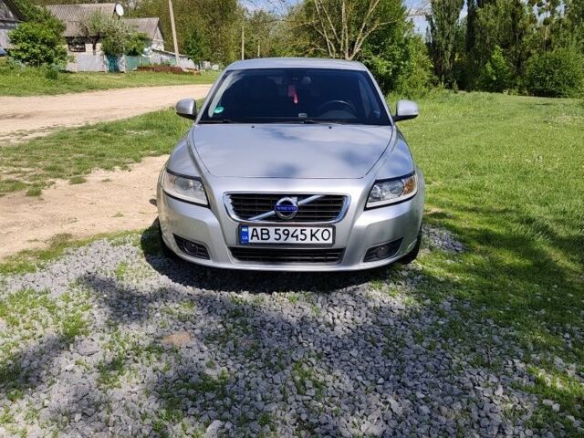 Сірий Вольво V50, об'ємом двигуна 1.6 л та пробігом 354 тис. км за 7500 $, фото 1 на Automoto.ua