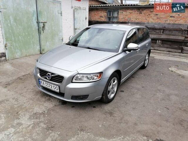 Серый Вольво В50, объемом двигателя 1.56 л и пробегом 224 тыс. км за 9699 $, фото 1 на Automoto.ua