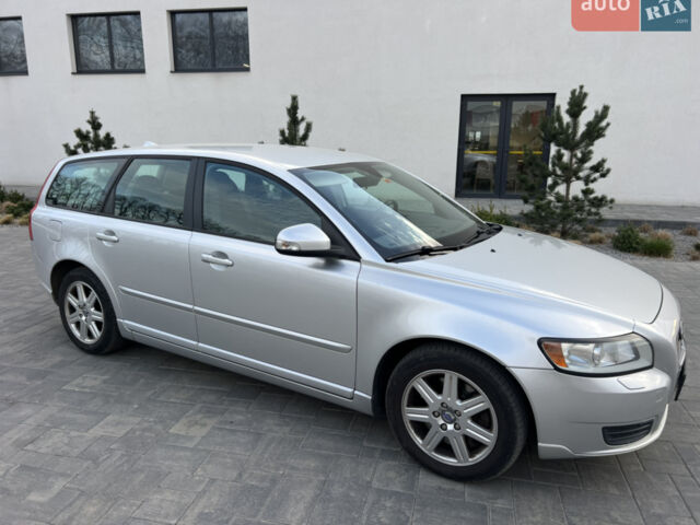 Сірий Вольво V50, об'ємом двигуна 2 л та пробігом 250 тис. км за 8650 $, фото 1 на Automoto.ua