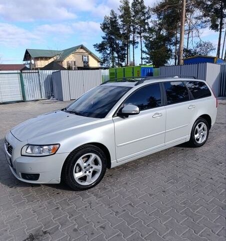 Серый Вольво В50, объемом двигателя 1.6 л и пробегом 30 тыс. км за 8450 $, фото 1 на Automoto.ua