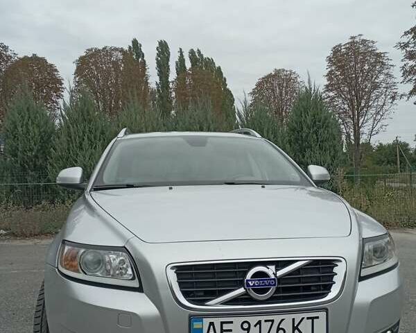 Серый Вольво В50, объемом двигателя 1.56 л и пробегом 277 тыс. км за 8600 $, фото 1 на Automoto.ua