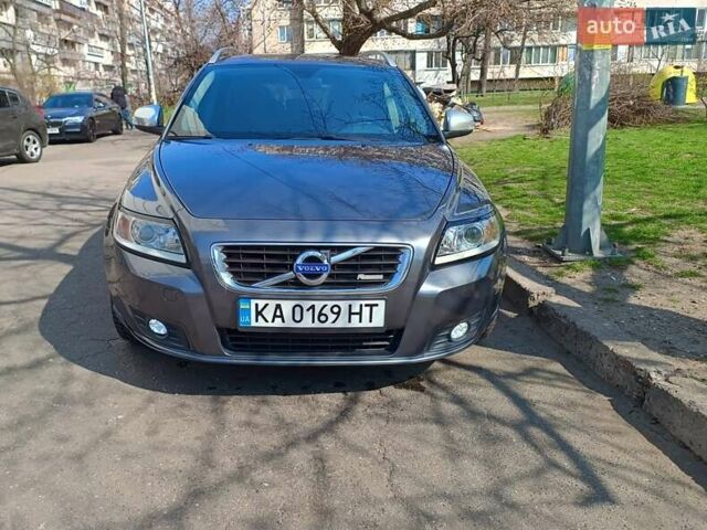 Сірий Вольво V50, об'ємом двигуна 1.56 л та пробігом 170 тис. км за 9500 $, фото 1 на Automoto.ua