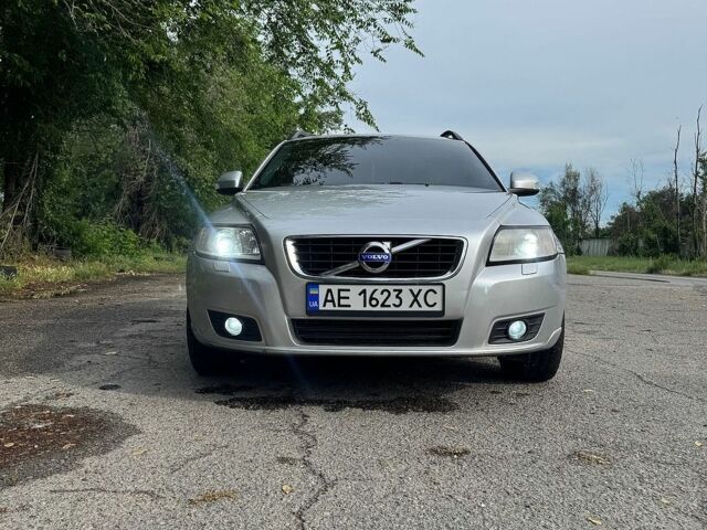 Сірий Вольво V50, об'ємом двигуна 1.56 л та пробігом 250 тис. км за 7200 $, фото 1 на Automoto.ua