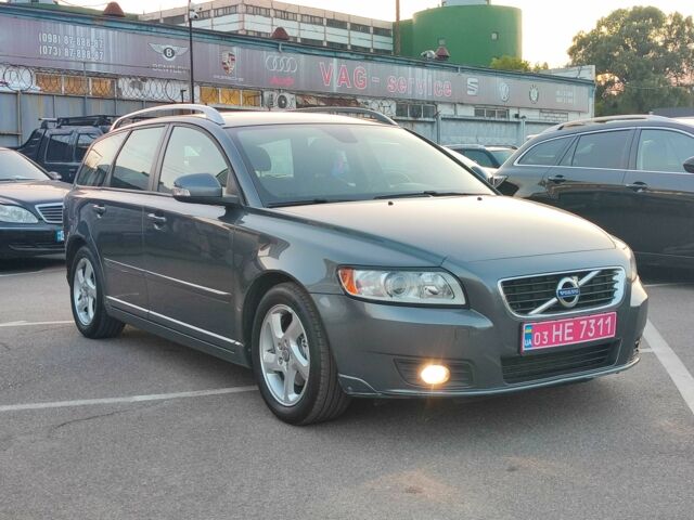 Сірий Вольво V50, об'ємом двигуна 1.6 л та пробігом 260 тис. км за 8700 $, фото 1 на Automoto.ua
