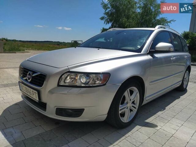 Серый Вольво В50, объемом двигателя 1.56 л и пробегом 243 тыс. км за 7800 $, фото 1 на Automoto.ua