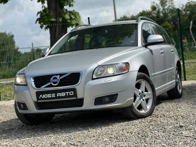 Серый Вольво В50, объемом двигателя 1.6 л и пробегом 250 тыс. км за 8000 $, фото 1 на Automoto.ua