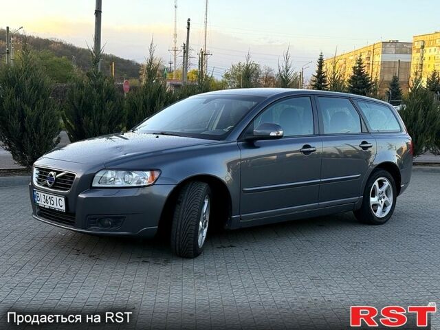 Серый Вольво В50, объемом двигателя 1.6 л и пробегом 245 тыс. км за 7800 $, фото 1 на Automoto.ua