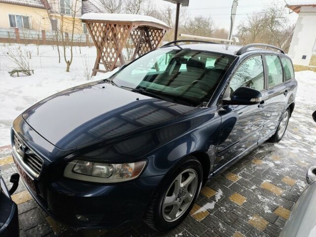 Сірий Вольво V50, об'ємом двигуна 0 л та пробігом 195 тис. км за 7499 $, фото 1 на Automoto.ua