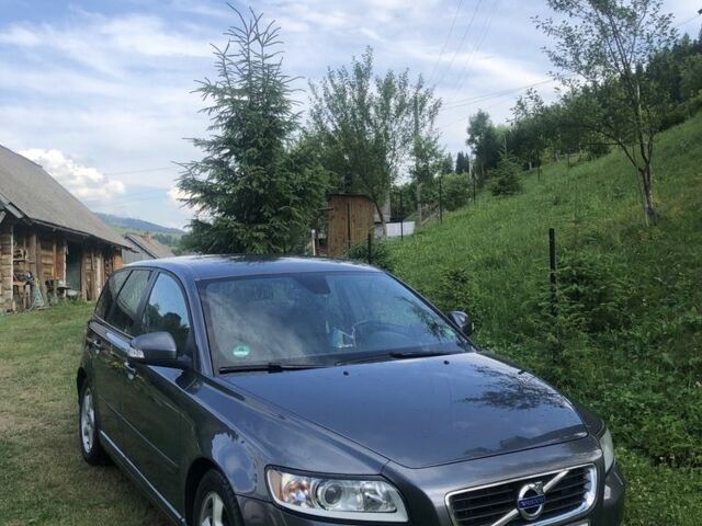Серый Вольво В50, объемом двигателя 1.6 л и пробегом 212 тыс. км за 7600 $, фото 1 на Automoto.ua