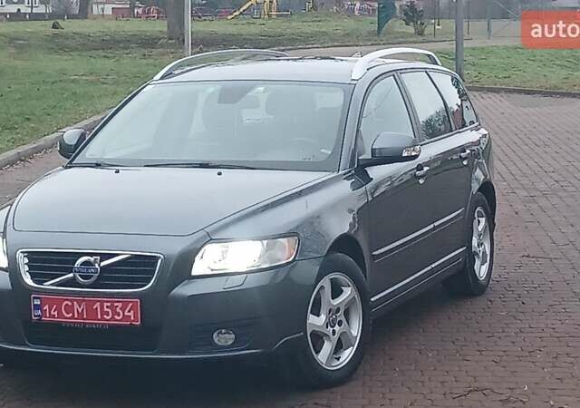Серый Вольво В50, объемом двигателя 1.6 л и пробегом 225 тыс. км за 8999 $, фото 1 на Automoto.ua