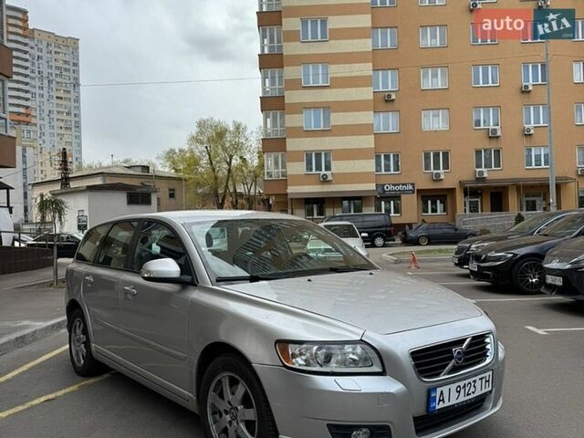 Серый Вольво В50, объемом двигателя 1.56 л и пробегом 280 тыс. км за 5600 $, фото 1 на Automoto.ua