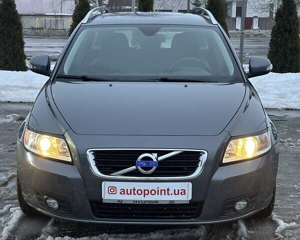 Серый Вольво В50, объемом двигателя 1.6 л и пробегом 275 тыс. км за 8750 $, фото 1 на Automoto.ua