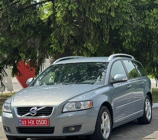 Сірий Вольво V50, об'ємом двигуна 1.6 л та пробігом 233 тис. км за 8500 $, фото 1 на Automoto.ua