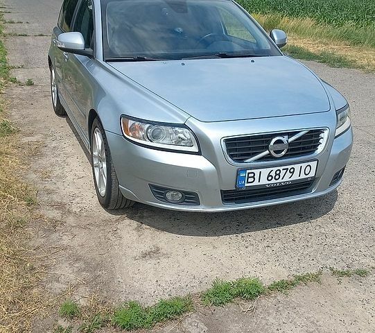 Сірий Вольво V50, об'ємом двигуна 1.56 л та пробігом 230 тис. км за 8200 $, фото 1 на Automoto.ua