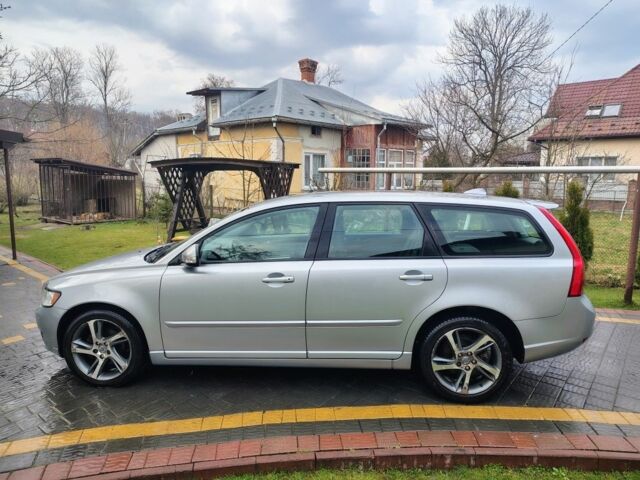 Сірий Вольво V50, об'ємом двигуна 0 л та пробігом 212 тис. км за 7999 $, фото 1 на Automoto.ua