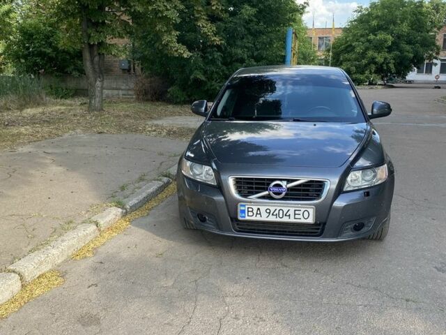 Серый Вольво В50, объемом двигателя 1.6 л и пробегом 358 тыс. км за 7700 $, фото 1 на Automoto.ua