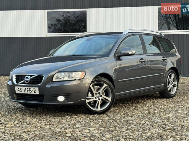 Серый Вольво В50, объемом двигателя 1.6 л и пробегом 228 тыс. км за 8950 $, фото 1 на Automoto.ua