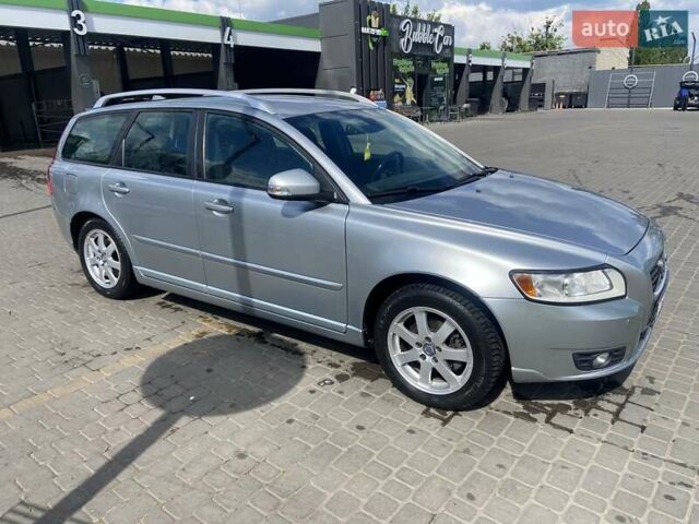 Сірий Вольво V50, об'ємом двигуна 1.56 л та пробігом 297 тис. км за 7500 $, фото 1 на Automoto.ua