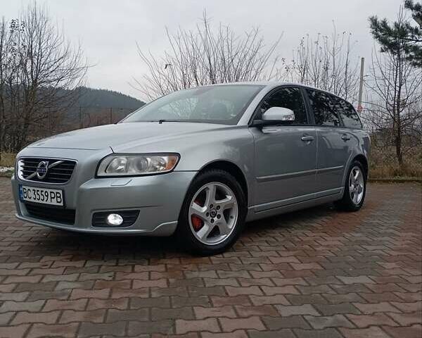 Серый Вольво В50, объемом двигателя 1.6 л и пробегом 275 тыс. км за 7800 $, фото 1 на Automoto.ua