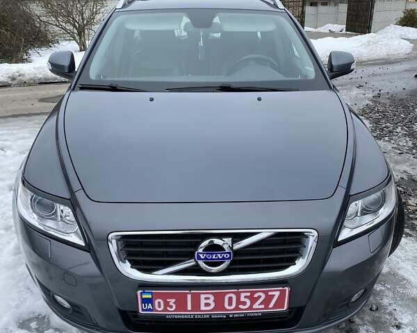 Серый Вольво В50, объемом двигателя 1.6 л и пробегом 224 тыс. км за 7999 $, фото 1 на Automoto.ua